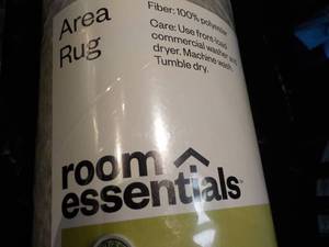 Area Rug - Room Essentials 4 x 5.6'...