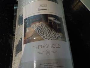 lot 16 image: Threshold 28 x 84 Leopard Print Ru...