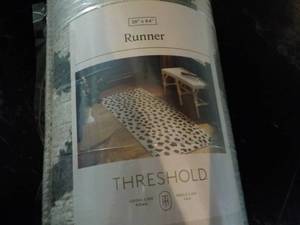 lot 18 image: Threshold 28 x 84 Leopard Print Ru...