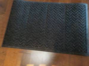 lot 19 image: 23 x 35 Entrance Mat...