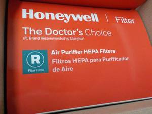 lot 62 image: Honeywell 2 pack Air Purifier Hep F...