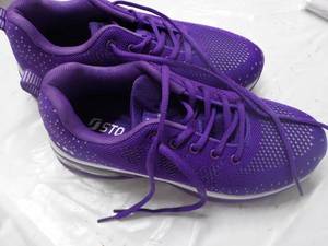 lot 80 image: STQ Aire Tennis Shoes size 7.5...