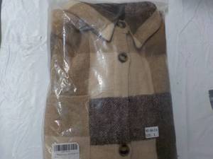 lot 86 image: Womens Soft Plaid ShiftJacket siz...