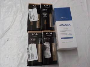lot 99 image: Tinted Brow Mascara and AHA-BHA Ton...