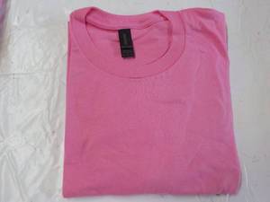 lot 147 image: Gildan Pink T-shirt size XL Tall...