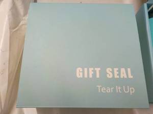 lot 212 image: Gift Set...