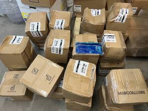 lot 31 image: WOW MSRP $1000  26 Cases (24 gel packs per case) NEW Halyard 51780 6 x 10 Non-Toxic Hot or Cold Reusable Gel Pack