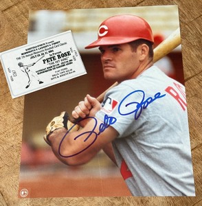 lot 21 image: Pete Rose Signed 8x10 Photo - Cincinnate Reds Baseball