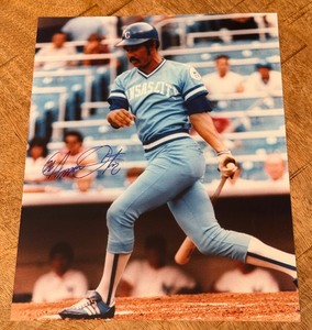 lot 78 image: Amos Otis Signed 8x10 Kansas City Royals 8x10 Baseball Photo