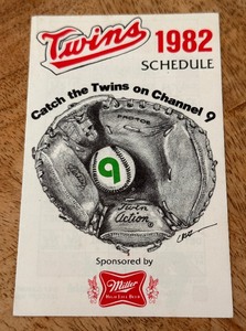 lot 85 image: 1982 Minnesota Twins Vintage Baseball Pocket Schedule