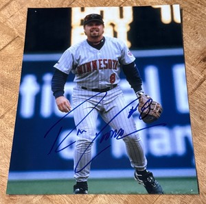 lot 127 image: Ron Coomer Signed Minnesota Twins Baseball 8x10 Photo