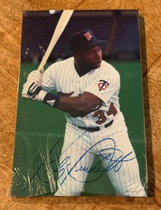 lot 160 image: Minnesota Twins 1987 Team Post Card Set Sealed w Kirby Puckett