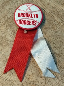 lot 166 image: Brooklyn Dodgers Vintage Baseball Pin