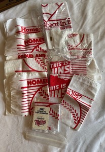 lot 222 image: Minnesota Twins Homer Hankies Lot of 10 - Baseball