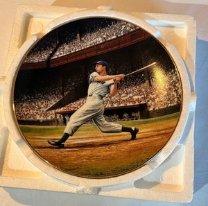 lot 140A image: Joe DiMaggio The Streak Limited Edition Plate by Bradford Exchange