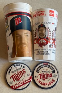 lot 198A image: Minnesota Twins 2 Souvenir Cups and Pins 1987 and 1991 World Series Baseball Champions