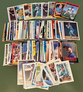 lot 52B image: 200 Robin Yount Baseball Card Lot