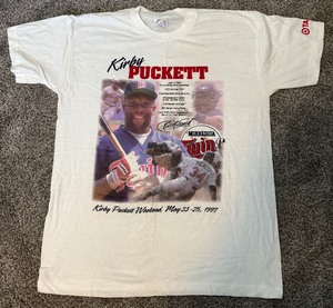 lot 63B image: Kirby Puckett Minnesota Twins T-Shirt Size Large from 1997 Weekend