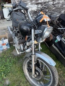 lot 7 image: 1981 Yamaha maxim 750. would be good for parts. Bill of sale