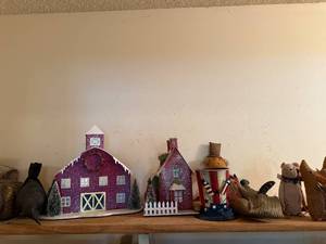 lot 72 image: Collection of Country Farmhouse Decor Including Barns, Houses, and Primitive Figures