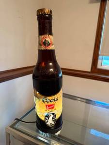 lot 76 image: Vintage Coors Banquet Beer Bottle Table Lamp 17 Inch