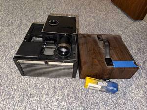 lot 79 image: Bell & Howell Slide Cube Projector with Woodgrain Case and Lamp