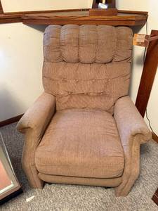 lot 85 image: Upholstered Recliner Armchair with Tufted Backrest