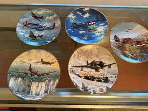 lot 88 image: Set of 5 Hamilton Collection WWII Fighter Plane Collector Plates