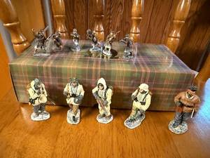 lot 113 image: Collection of 10 WWII Military Miniature Soldier Figurines