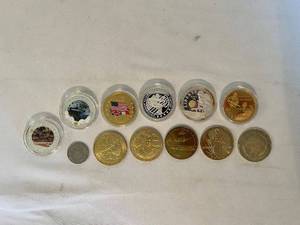 lot 28 image: Collection of 12 Commemorative World War II Coins with Display Cases