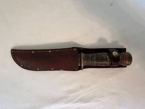 lot 30 image: Vintage Fixed Blade Hunting Knife with Leather Sheath