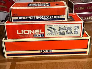 lot 103 image: Collection of 3 Lionel O Gauge Train Cars with Original Boxes