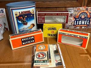 lot 114 image: Collection of Empty Lionel Electric Train Boxes 1654 and other collectible items