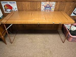 lot 115 image: Vintage Folding Metal Card Table with faux woodgrain design and metal legs