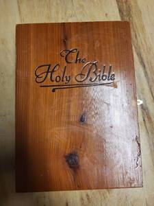 lot 129 image: Memorial Edition Holy Bible with White Cover in Wooden Presentation Case