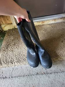 lot 156 image: Mens Size 11 Black Rubber Work Boots