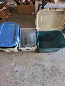 lot 160 image: Set of Assorted Plastic Storage Totes with Lids