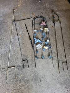 lot 169 image: Metal Garden Welcome Sign with Decorative Stakes and Hanger Set