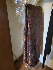 lot 180 image: Set of 2 Decorative Throws - Jacquard Leaf Pattern and Plaid Fringe Blanket