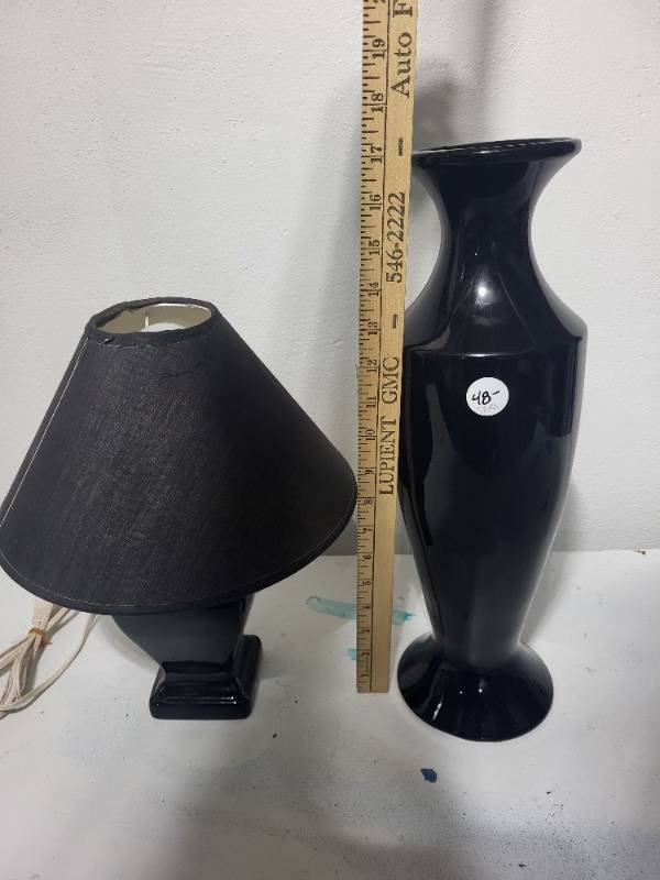 lot 26E image: Black Ceramic Table Lamp and Large Vase Set