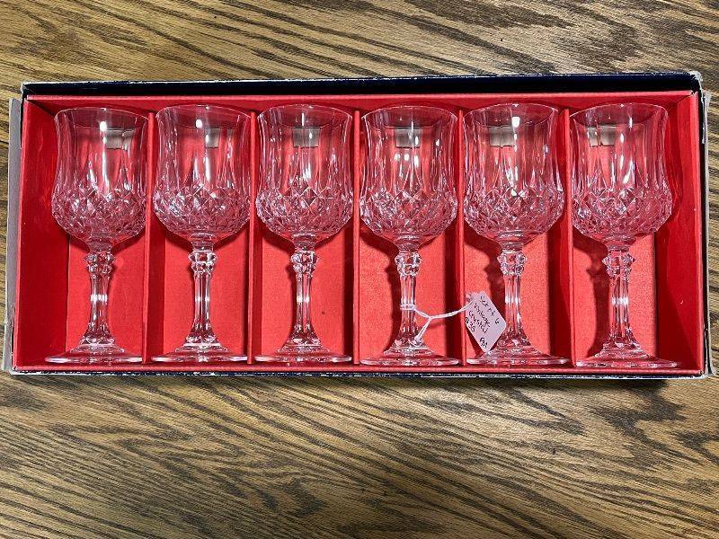 lot 86 image: Set of 6 Cristal dArques Longchamp Crystal Wine Glasses 17.5 cl