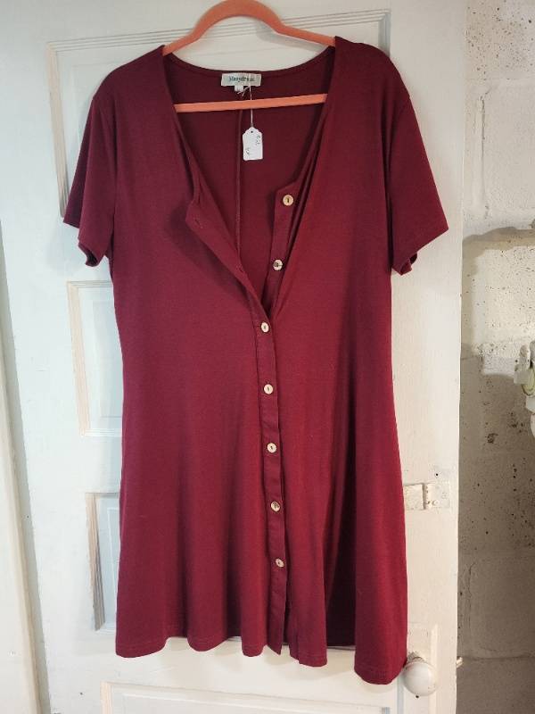 lot 182 image: Set of 3 Womens Dresses - Manydress Size L, Davids Bridal 12, Cache 8