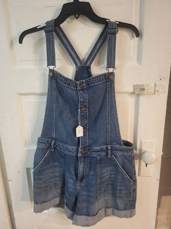 lot 204 image: Hollister Womens Denim Short Overalls Size Large