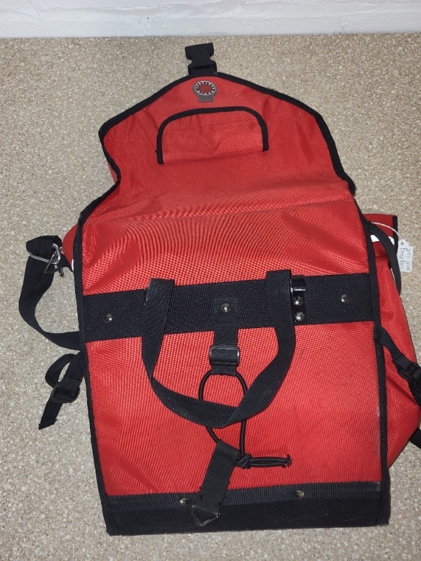 lot 94 image: Banjo Brothers Red and Black Bike Messenger Bag