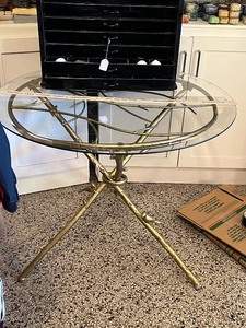 lot 10 image: Glass Top Table with painted Brass look Branch & Bird Motif Stand