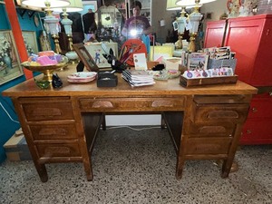 lot 18 image: Vintage Wooden Desk with Multiple Drawers