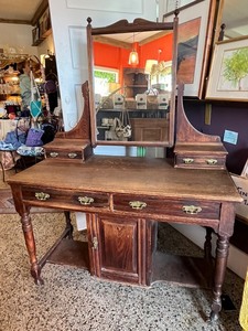 lot 26 image: Vintage Wooden Vanity with Mirror