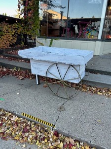 lot 139 image: Vintage Wooden Display Cart with Metal Wheels
