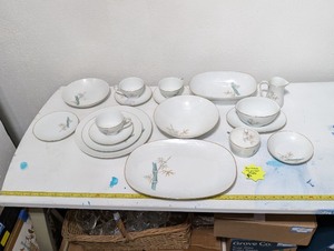 lot 75 image: Noritake Oriental 45 Piece Fine China Dinnerware Set with Bamboo Motif