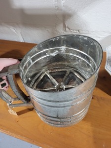 lot 57 image: Vintage Kitchenware Set with Metal Flour Sifter, Yellow Baking Pan, and Stoneware Pieces